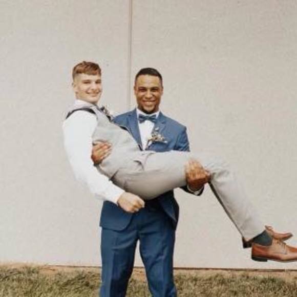 Profile Picture of Derrick Linville (@derricklinville) on Poshmark