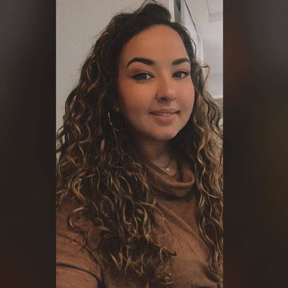 Profile Picture of Debora Rodrigues (@deboraro) on Poshmark