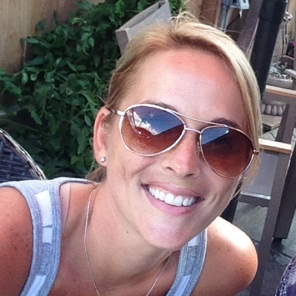 Profile Picture of Emily Minney (@emilyminney) on Poshmark