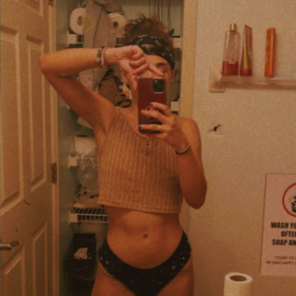 Profile Picture of Manda Process (@mandaprocess) on Poshmark