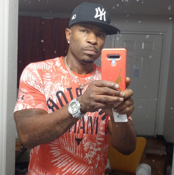 Profile Picture of Kevin Lacy (@kevinlacy716) on Poshmark