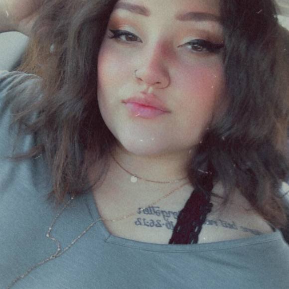 Profile Picture of Miranda Pryor (@mirandapryor) on Poshmark
