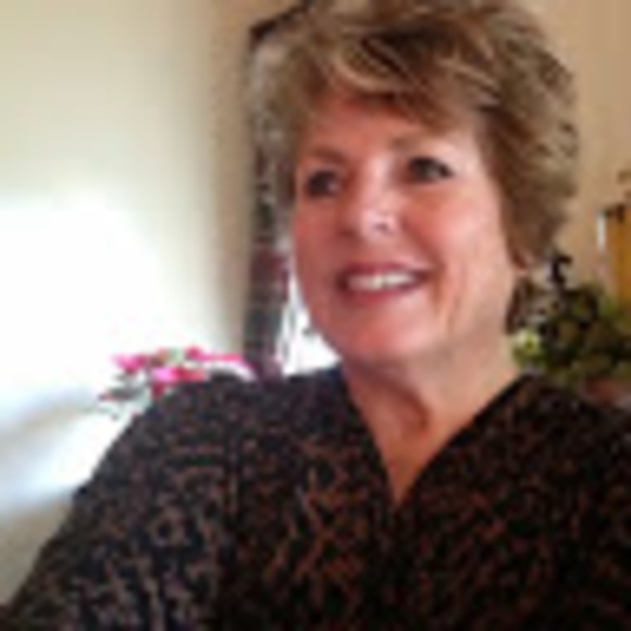 Profile Picture of Ginny Schweikl (@ginnyschweikl) on Poshmark