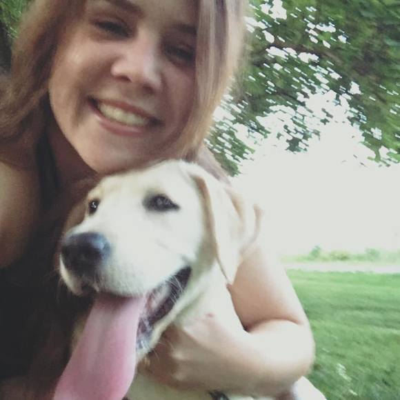 Profile Picture of Kelsie Edwards (@kelsiee_2717) on Poshmark