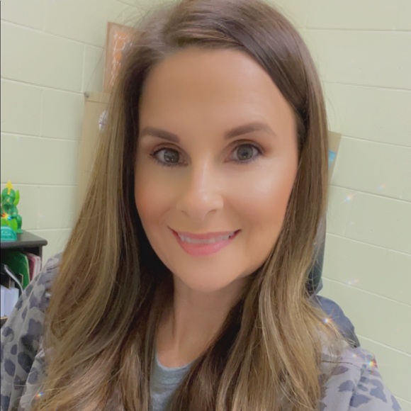 Profile Picture of Jenifer Cauffield (@jenifer863) on Poshmark