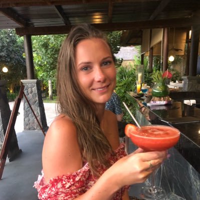 Profile Picture of Alice Hunter (@AMHunter06) on Twitter