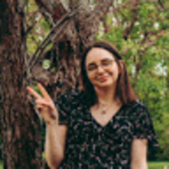 Profile Picture of Adrianne Gierzynski (@agierzynski416) on Poshmark