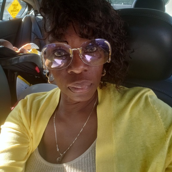 Profile Picture of Sheron Davis-bryson (@nana221) on Poshmark