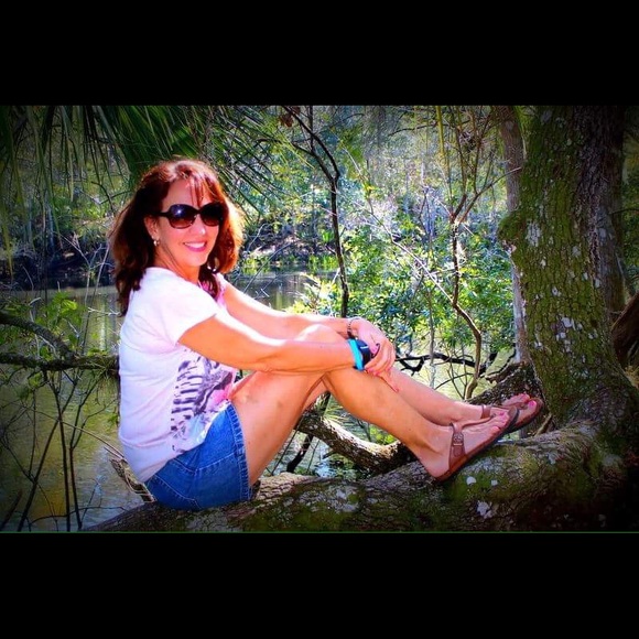 Profile Picture of Donna Zambito (@donna1962o) on Poshmark