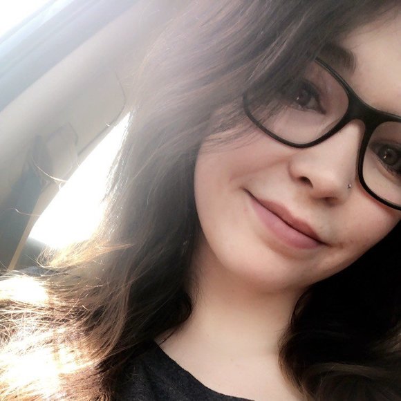 Profile Picture of Noelle Weickum (@noelleweickum) on Poshmark