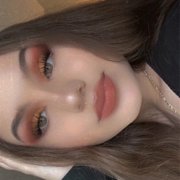 Profile Picture of Alyanna Mateus (@alyanna_lynn) on Poshmark