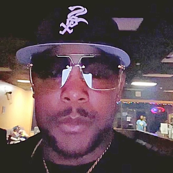 Profile Picture of Tyrell Smith (@tyrell25) on Poshmark