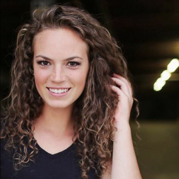 Profile Picture of Hayley Springer (@hayleyspringer) on Poshmark
