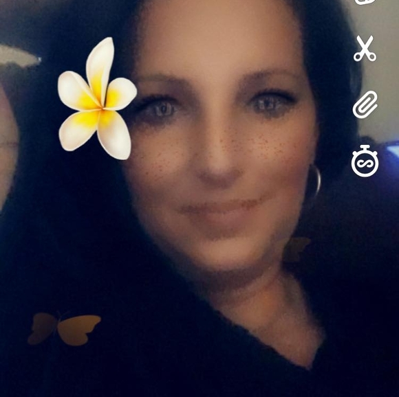 Profile Picture of Tracie Simpson (@simpsontracie) on Poshmark