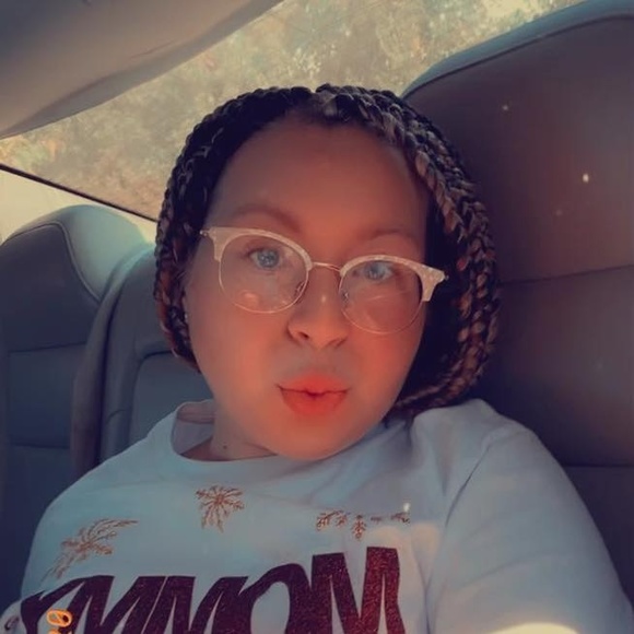 Profile Picture of Katelyn Gunter (@k_gunter99) on Poshmark