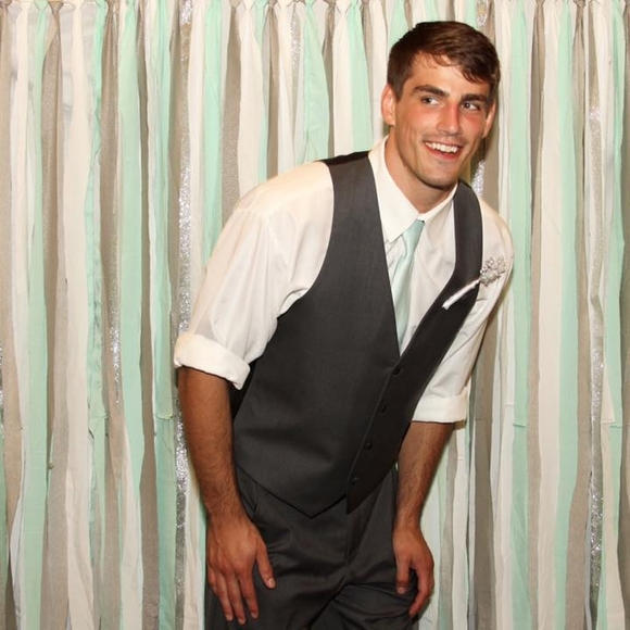Profile Picture of Kyle Greer (@kylekg) on Poshmark