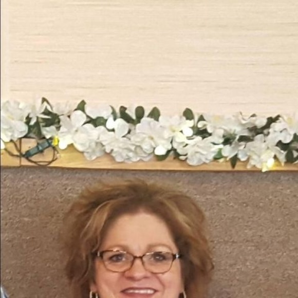 Profile Picture of Lori Tresemer (@lktresemer) on Poshmark