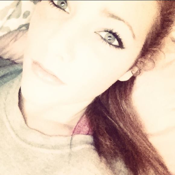 Profile Picture of Meagen Yeazel (@meagenyeazel) on Poshmark