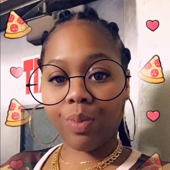 Profile Picture of Chentaiya Bouie (@taythickness) on Poshmark