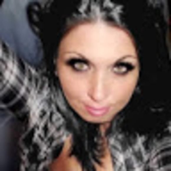 Profile Picture of Amanda Cronan (@amandacronan) on Poshmark