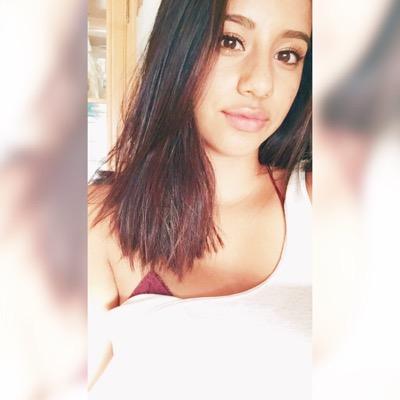 Profile Picture of Julia Longoria (@julialongoriaaa) on Twitter