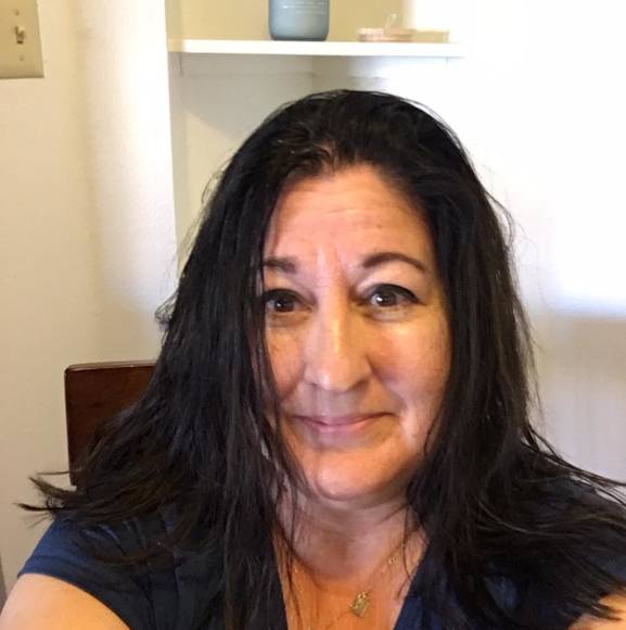 Profile Picture of Gina Colucci (@gina_colucci) on Poshmark