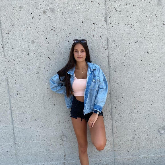 Profile Picture of Makayla Toffolo (@makayla_toffolo) on Poshmark
