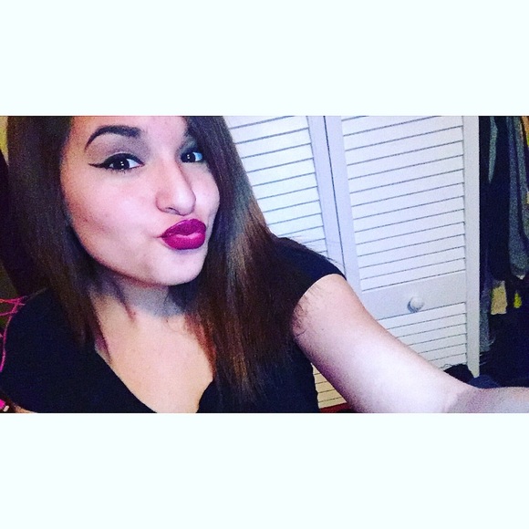 Profile Picture of Chrystal Gonzalez (@chrystalg23) on Poshmark