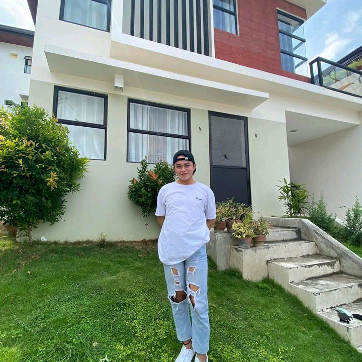 Profile Picture of Shawn (@shawnfernandez7) on Tiktok