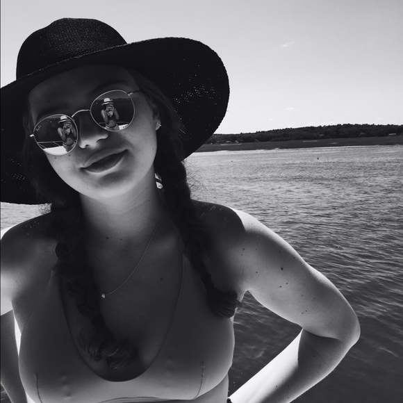 Profile Picture of Christa West (@cmorganw) on Poshmark