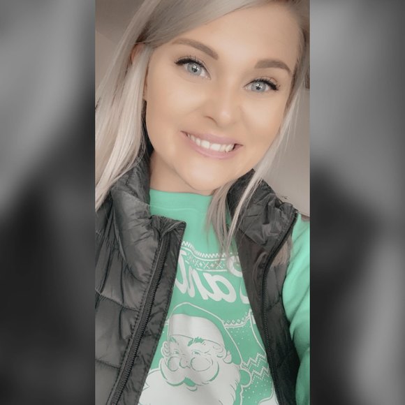 Profile Picture of Jenna Tipton (@jdt324) on Poshmark