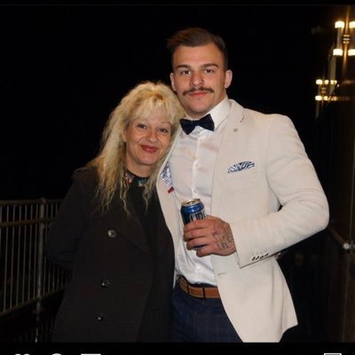 Profile Picture of  ❤️Love.n.Light ❤️ (@MaryMezzer) on Twitter