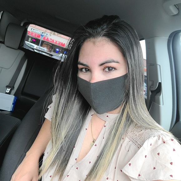 Profile Picture of Celia Sambra (@celiasambra1988) on Poshmark