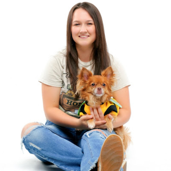 Profile Picture of Clarissa Miksa (@cgmiksa05) on Poshmark