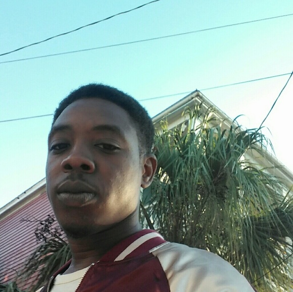 Profile Picture of Dion Scott (@dscott0528) on Poshmark