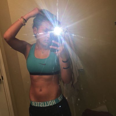Profile Picture of Clarissa Barron (@barron_clarissa) on Twitter