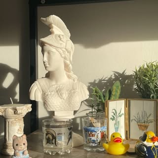 Profile Picture of 🏺🦉🏛 (@athena.reads) on Instagram
