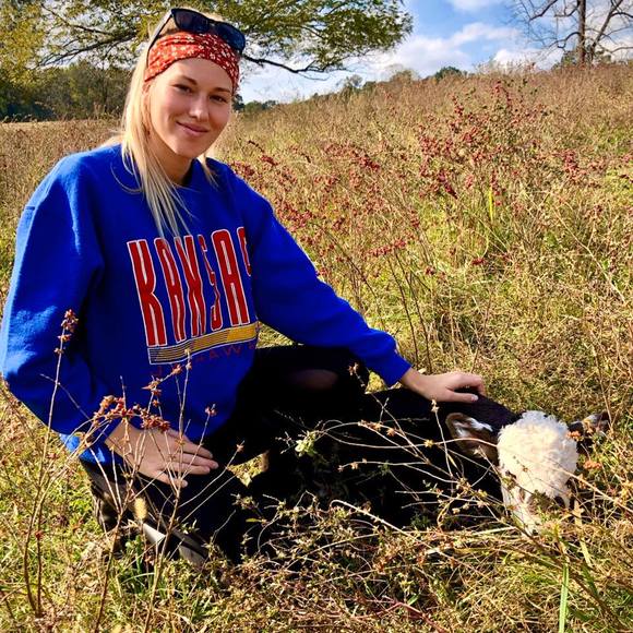 Profile Picture of Monica Lingbeck (@monicamo97) on Poshmark