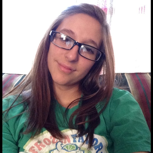 Profile Picture of Brianna Brouillette (@brinicwal93) on Poshmark