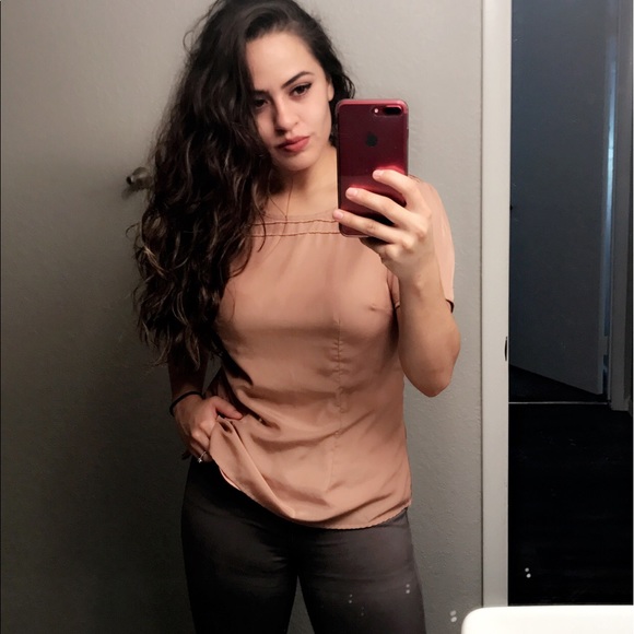 Profile Picture of Daniela Chacón (@danirch) on Poshmark