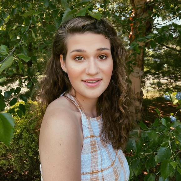 Profile Picture of Lauren Jannetti (@laurennjann) on Poshmark