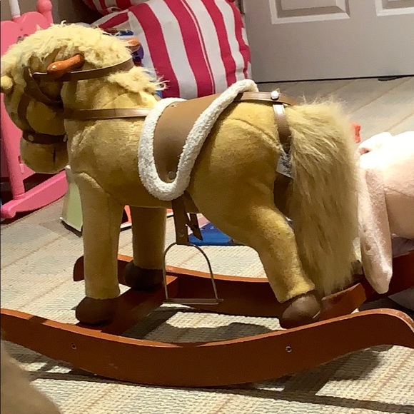 Profile Picture of Elisha Gamss (@elisha_gamss) on Poshmark