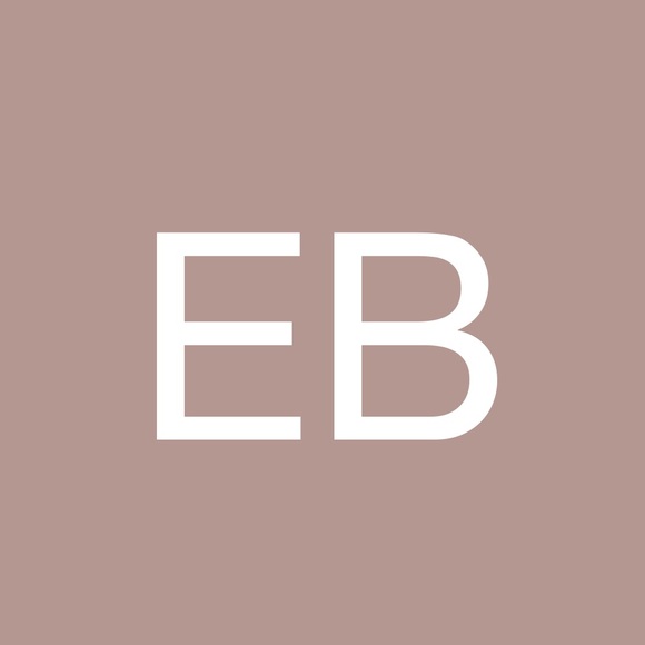 Profile Picture of Elizabeth Bechtle (@elizabethbechtl) on Poshmark