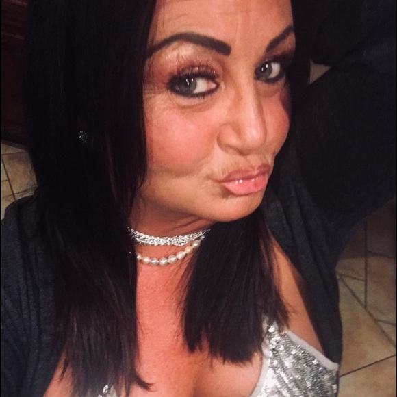 Profile Picture of Kimber Bloxham (@bloxham) on Poshmark