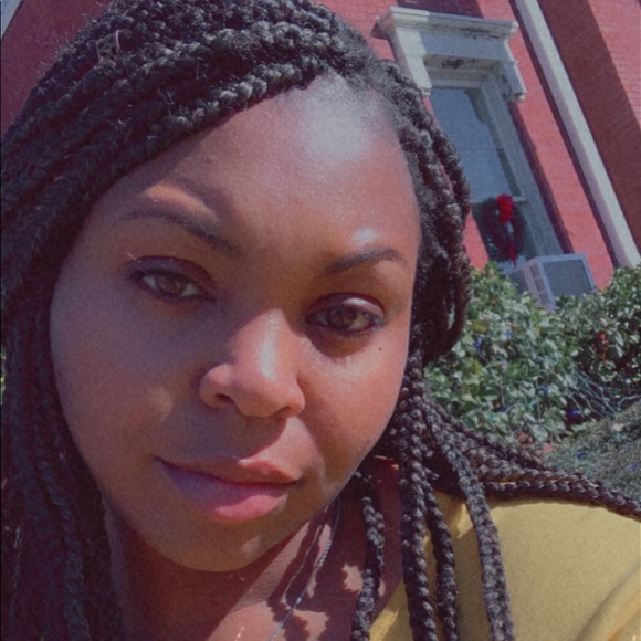 Profile Picture of Sylvania Backstrom (@sylvaniab) on Poshmark