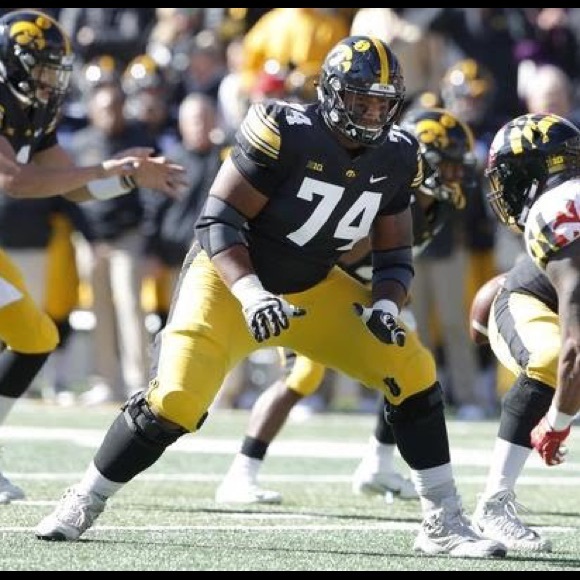 Profile Picture of Tristan Wirfs (@tristanwirfs74) on Poshmark