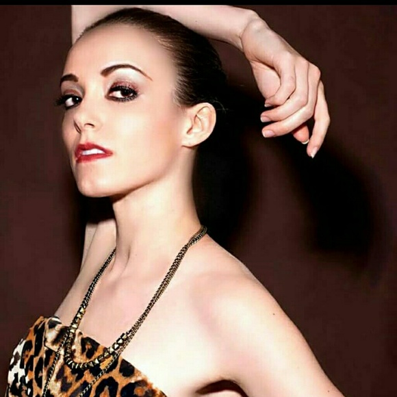 Profile Picture of Laura Denton (@ldenton05) on Poshmark