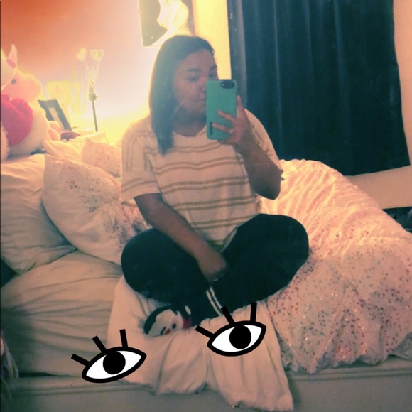 Profile Picture of Deleana Williams (@deleanalynn) on Poshmark