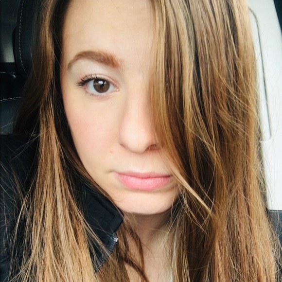 Profile Picture of Kate Dirosa (@katedirosa) on Poshmark