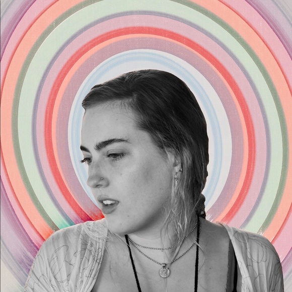 Profile Picture of Emma Lisac (@emmaroe) on Poshmark